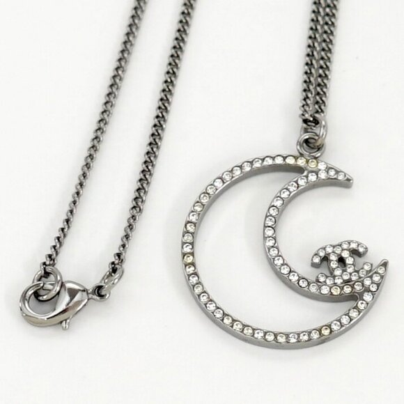 CHANEL CC Logo Rhinestone Crescent Moon Necklace 24" Silver Tone B17K Auth w/Box - Picture 4 of 6